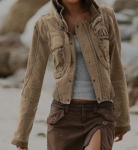 2/20$ 💕Victoria's secret 4 in 1 cargo jacket.